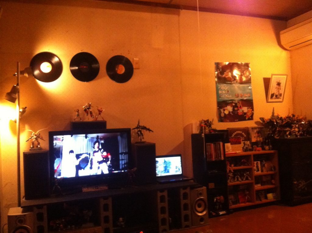 Yuuki's room. High-tech equipment, dozens of books, 4 guitars, and a hundred Transformers figurines